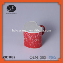 OEM Forme en forme de coeur rouge en céramique Mug en grès, en forme de coeur Fournisseur de tasses en céramique